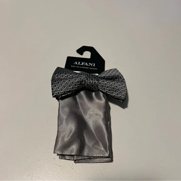 Alfani Gray Pocket Square Elegant Accessory - Picture 1 of 3